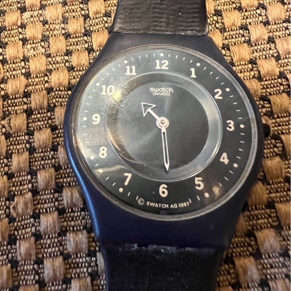 VITNAGE Swatch navy extra thin watch, needs battery. - Picture 9 of 9